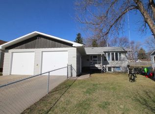 1426 1st St SE, Minot, ND 58701
