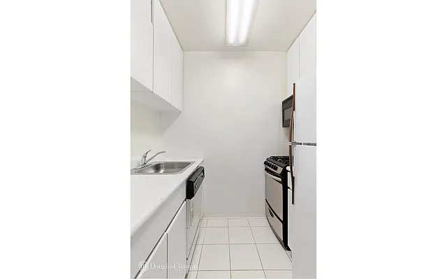 Rented by Douglas Elliman | media 7