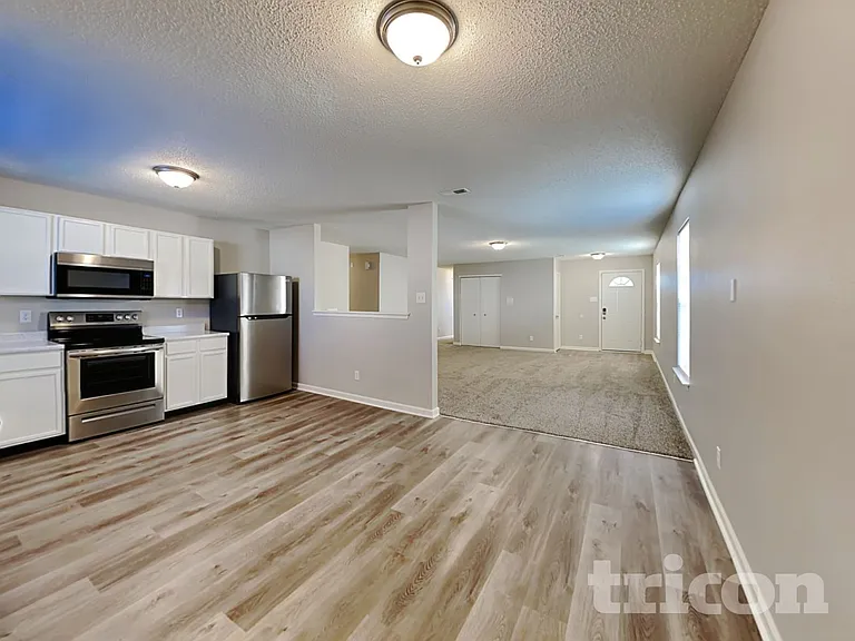10428 Kensington Way — Photo 3