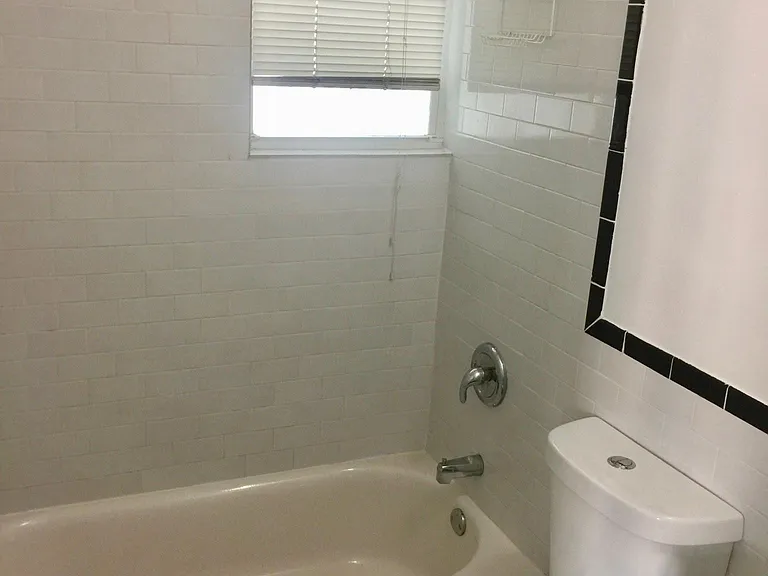 400 SW 10th Ave — Photo 7