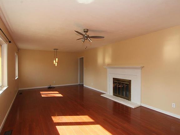 3rd image of 841 Fairacres Dr