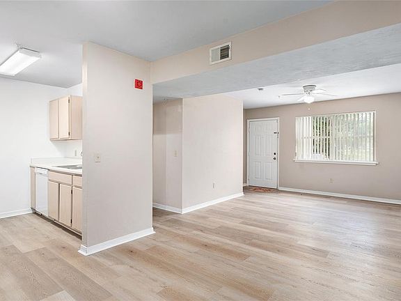 4th image of 2360 SW Archer Rd APT 607