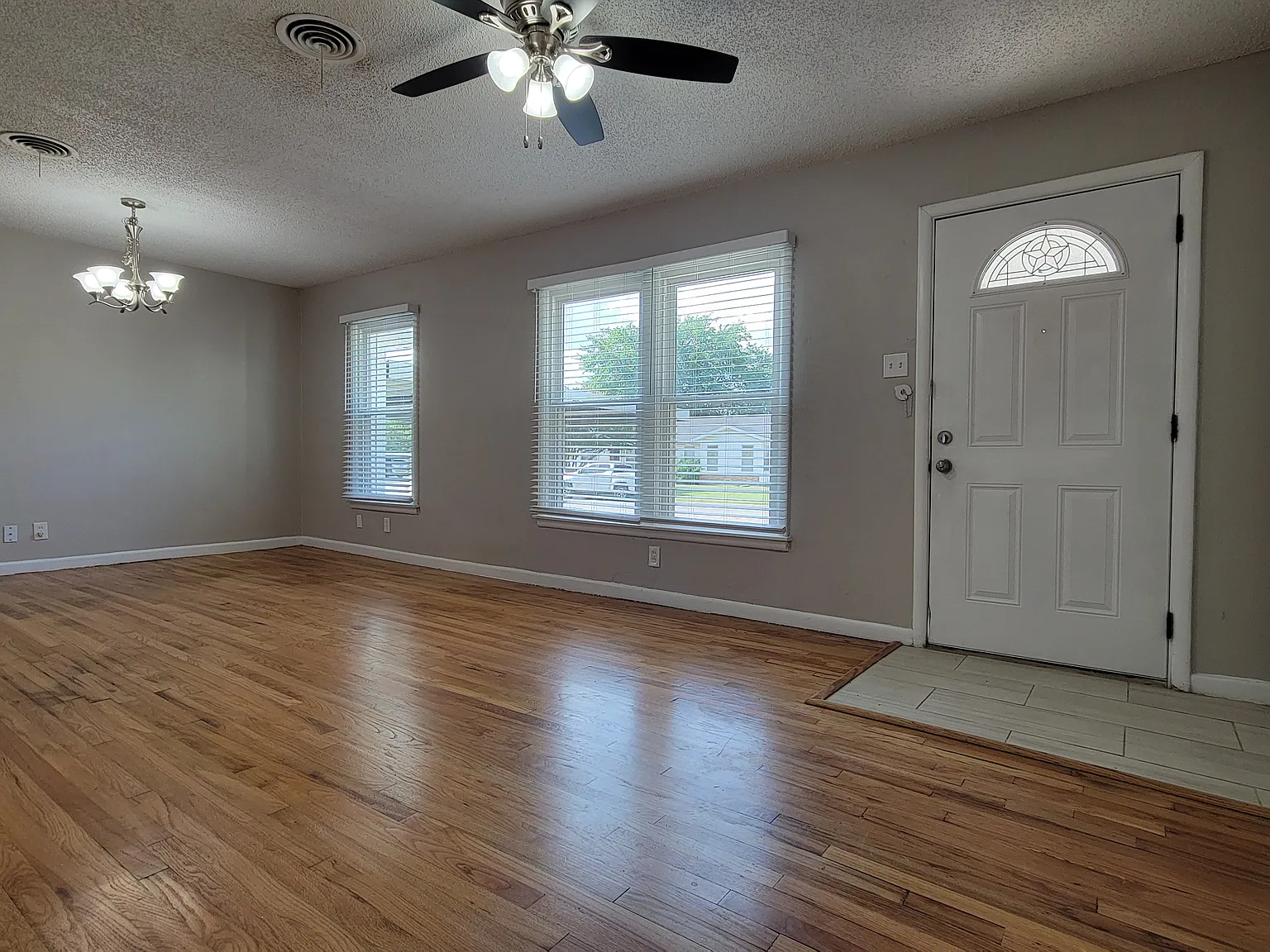 3 bed, 1295 sqft, $1,795 — Photo 4