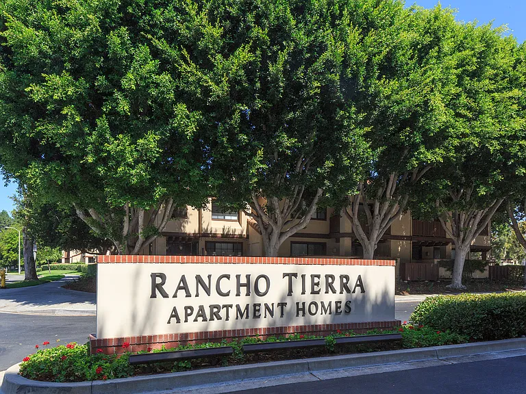 Rancho Tierra Apartment Homes — Photo 14