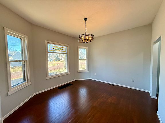 5th image of 710 N 12th St