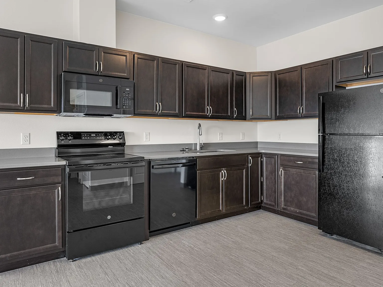 Stone Ridge Apartments and Townhomes — Photo 2