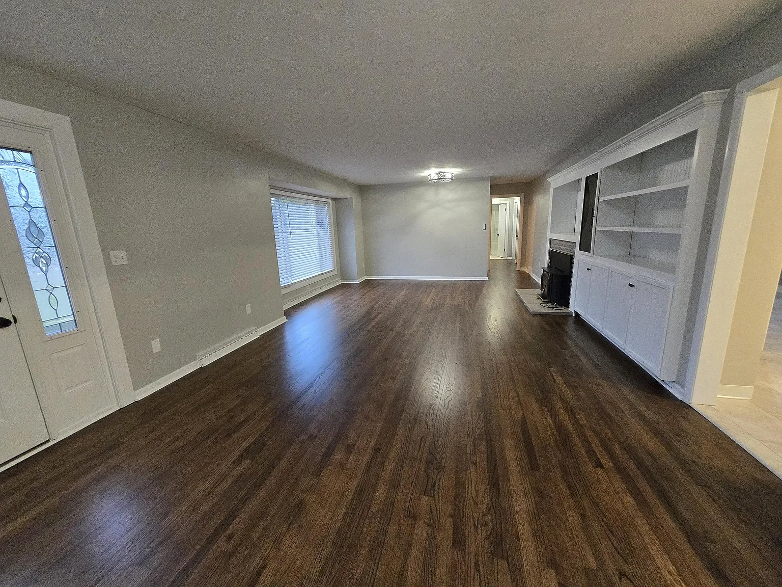 3 bed, 1.5 bath, 1602 sqft, $2,450 — Photo 2