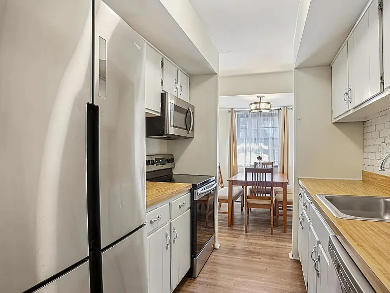1920 Valley Dr #1920 — Photo 3