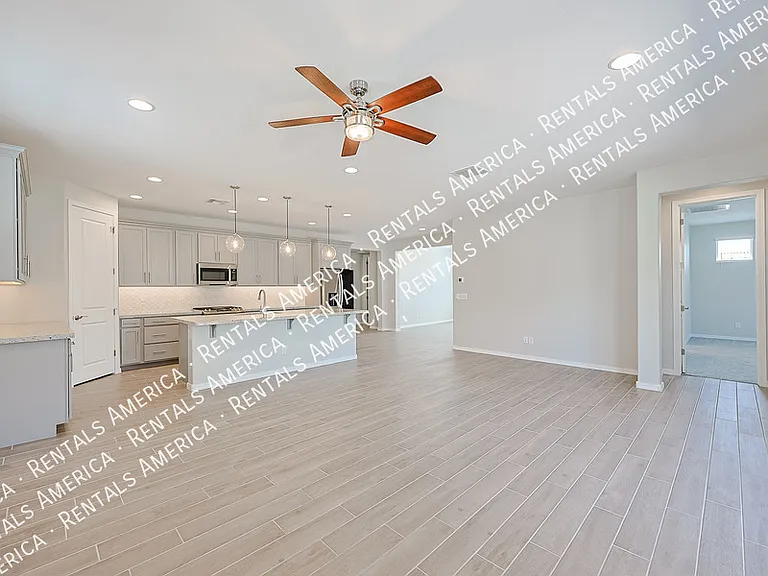 10218 W Piccadilly Rd — Photo 11