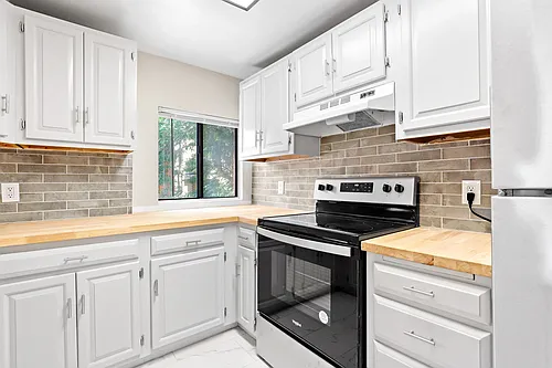 1602 Franklin Photo 1