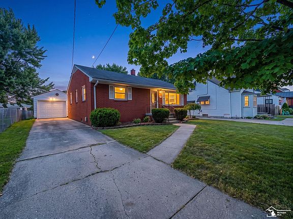 2nd image of 5929 Oakwood Dr