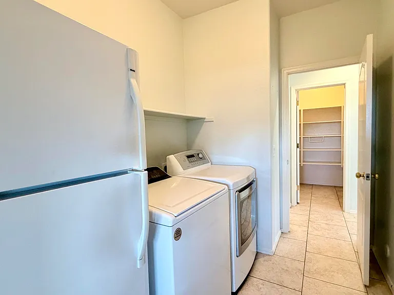 1289 E Iris Dr — Photo 13