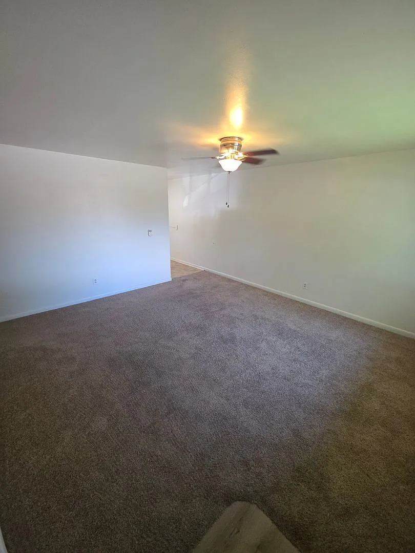 Charming 2 Bed, 1 Bath Apartment - Prime Location! — Photo 2