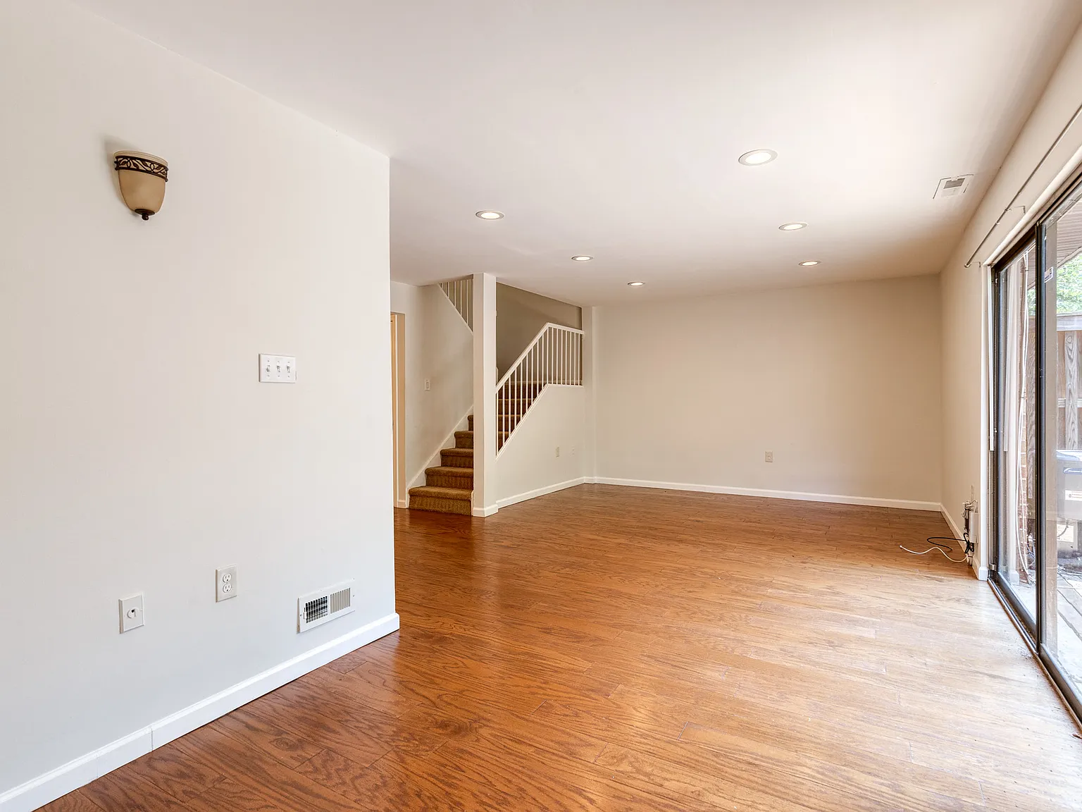 3 bed, 2.5 bath, 1510 sqft, $2,675 — Photo 4