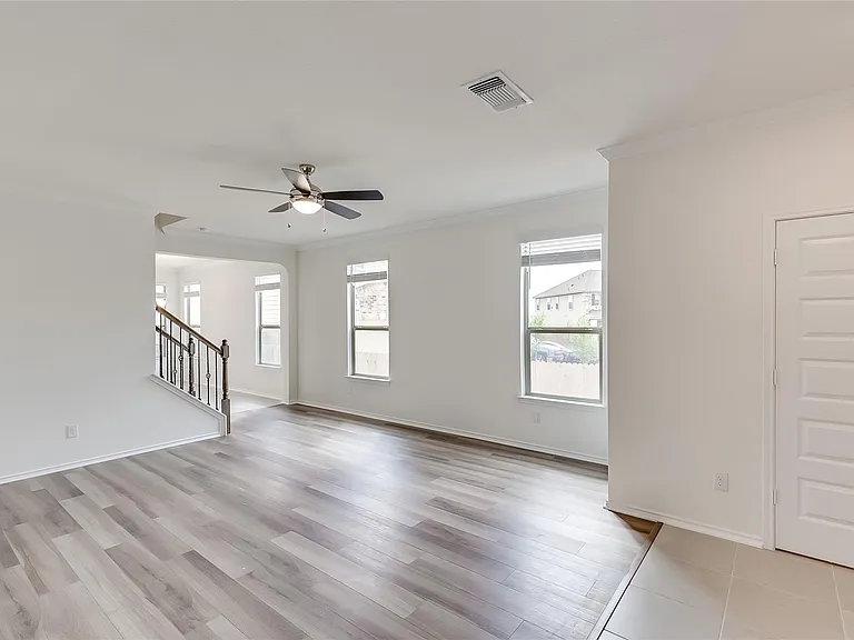 105 Clematis Ct — Photo 6