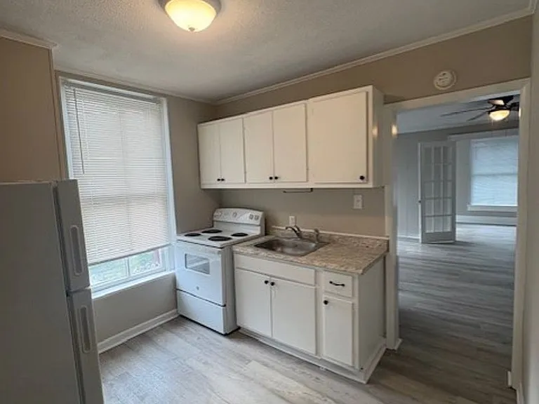 825 Kentucky Ave — Photo 6