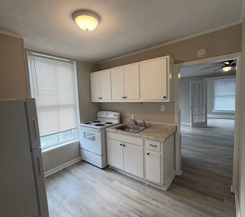 2nd image of 825 Kentucky Ave #7