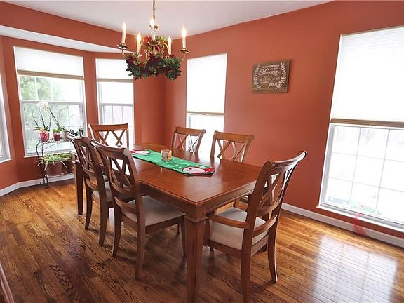3rd image of 227 Bluestone Dr