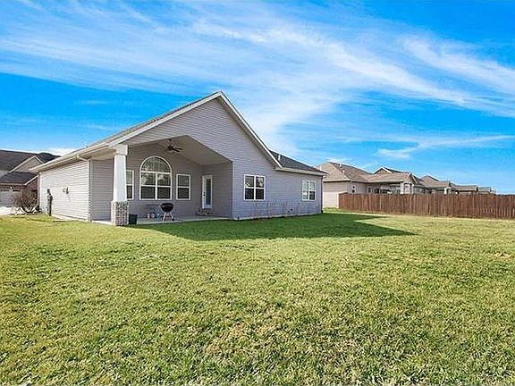 4th image of 129 Meridian Oaks Dr