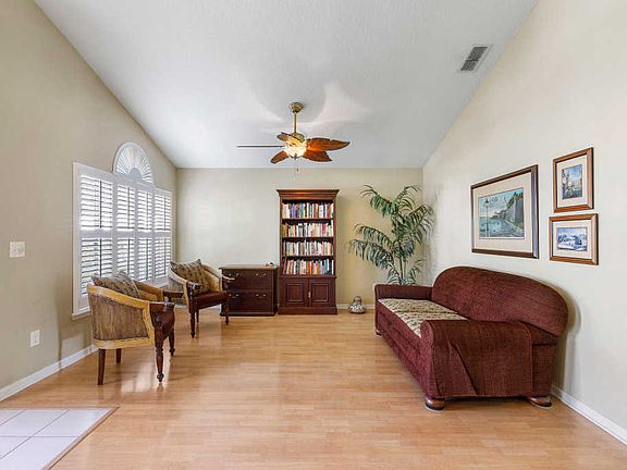 5th image of 132 Crosscove Cir