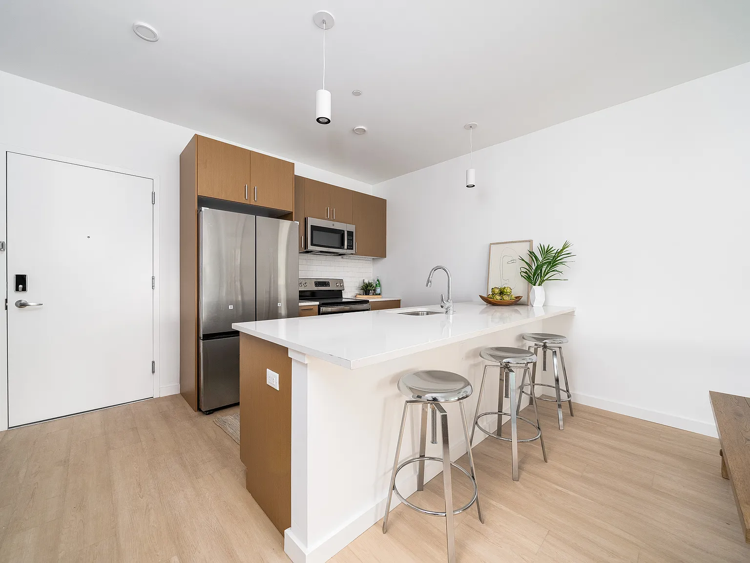 1008 South Ave — Photo 3