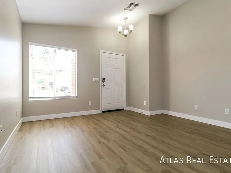 12038 W Corrine Dr — Photo 4