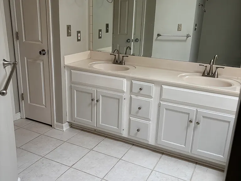 410 Washburn Ave — Photo 2