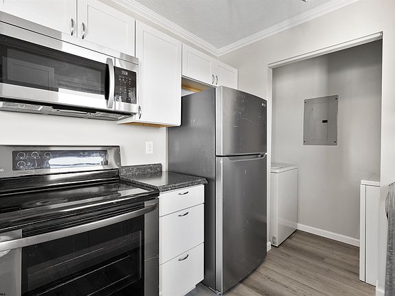 4th image of 400 Stewart Ln #22