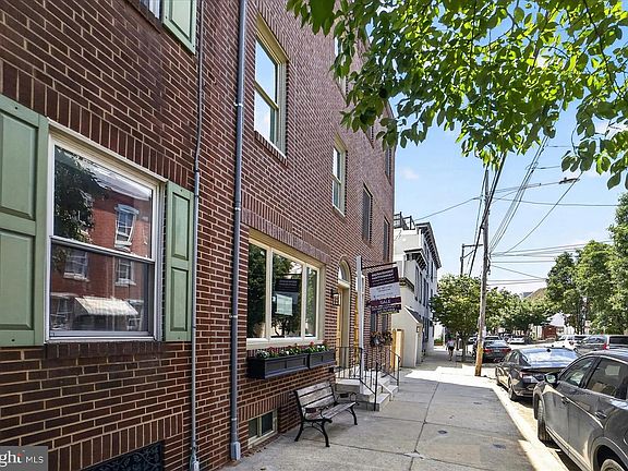 3rd image of 2336 Aspen St