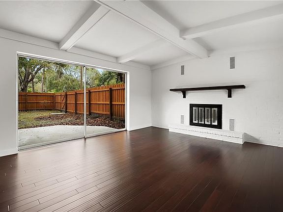 4th image of 824 E River Dr
