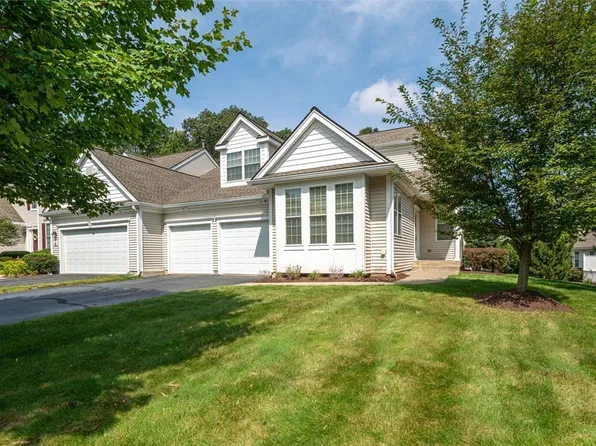 8 Linkside Ct, Northbridge, MA 01534