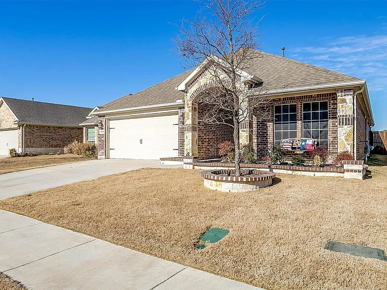 3309 Comal Dr — Photo 2