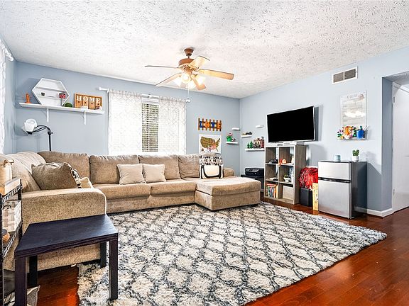 3rd image of 522 N Donahue Dr APT 5