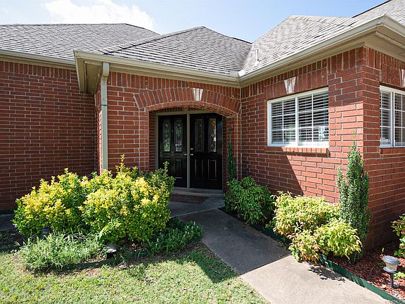 5th image of 2501 Westwood Dr