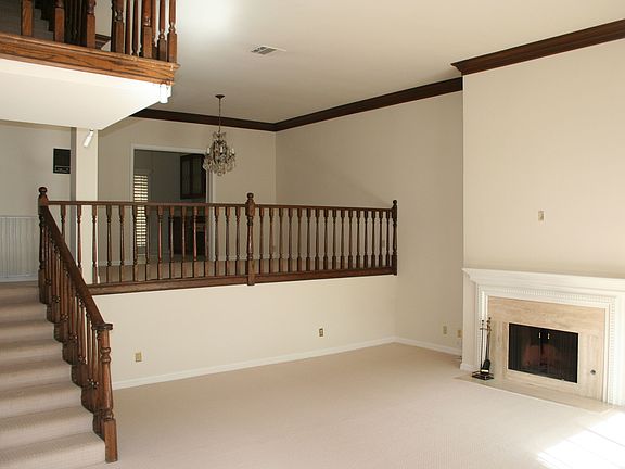 Seperate din rm w/ wet bar