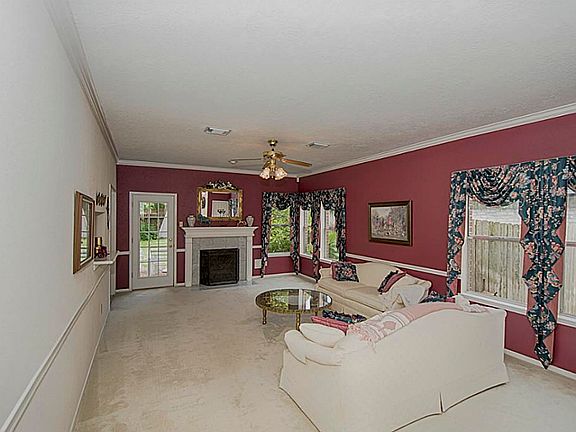 5th image of 14827 Hollydale Dr