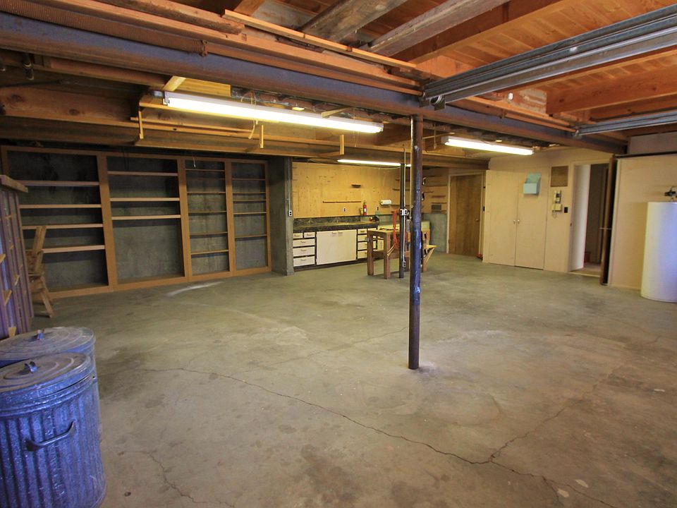2nd image of 2108 Huron St