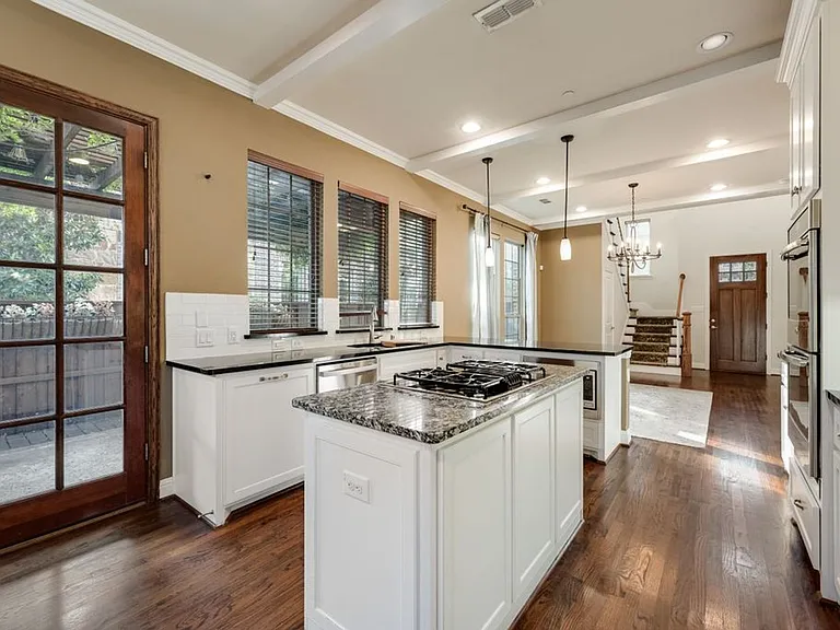 2518 Bill Moses Pkwy — Photo 4
