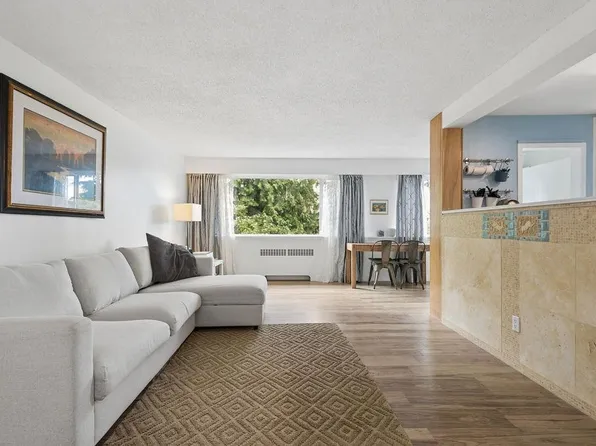 2494 Cornwall Ave #207, Vancouver, BC V6K 1B8