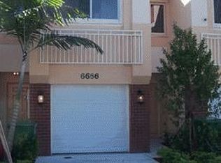 6656 Town Square Dr, Davie, FL 33314