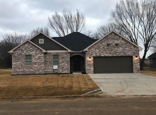 712 E Walcott St, Pilot Pt, TX 76258