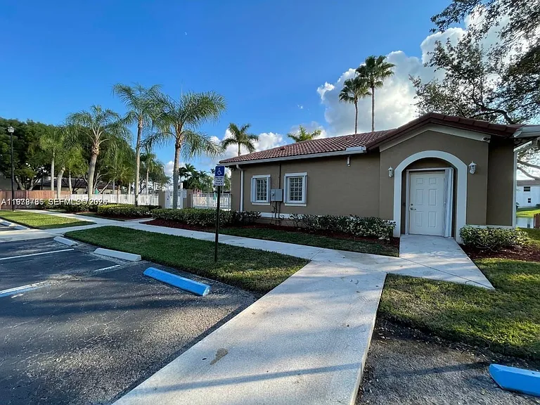 16309 Emerald Cove Rd #16309 — Photo 34