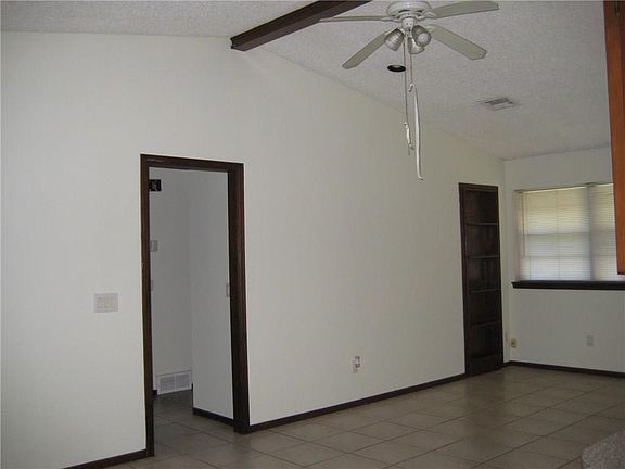 5th image of 512 N Anita Dr