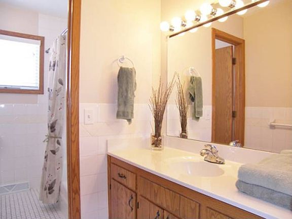 Main level full bathroom