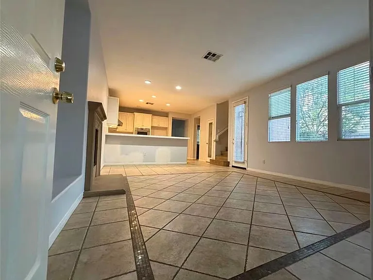 167 W Arbor Ct — Photo 3
