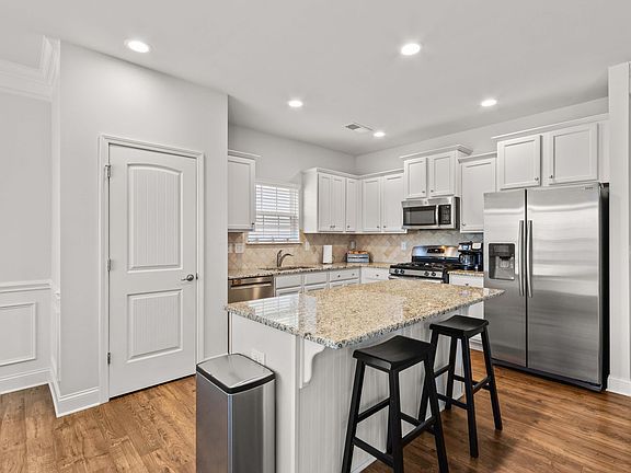 3rd image of 108 Fleming Dr