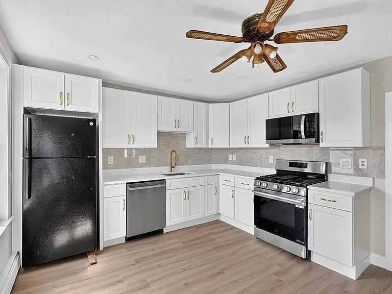18 Otis St #3 — Photo 8