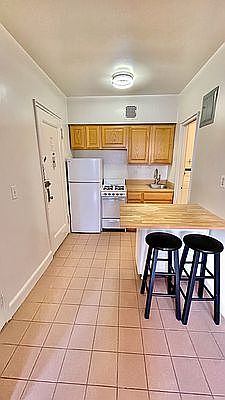 5th image of 138 W 92nd St APT 3F