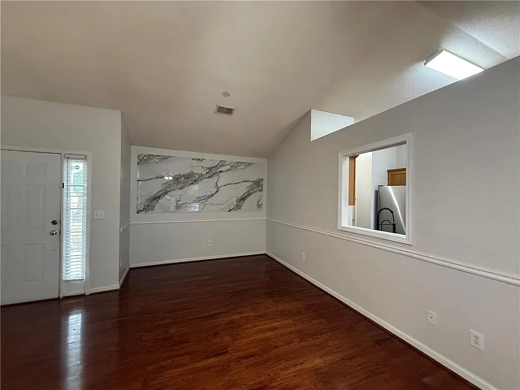 3 bed, 2.0 bath, 1272 sqft, $1,850 — Photo 4