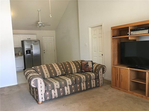 4th image of 60 Huge Oak Dr